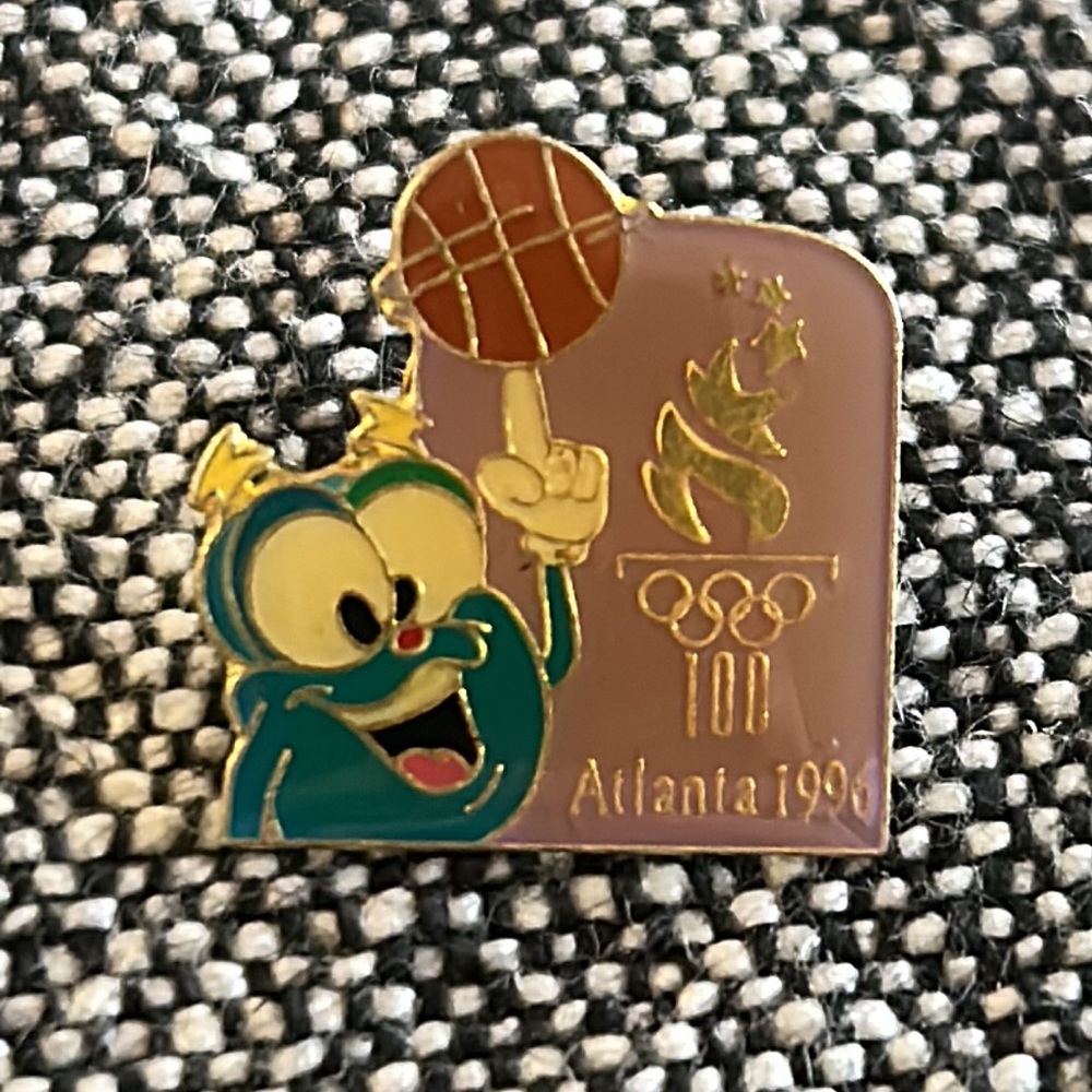 GUC 1996 Atlanta Olympic Pin with Basketball and Mascot Izzy